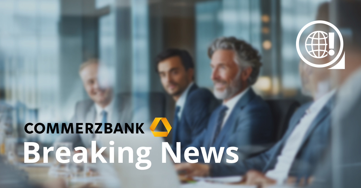 Commerzbank Breaking News: Manager in einem Konferenzraum, im Vordergrund das Commerzbank-Logo und der Schriftzug Breaking News.