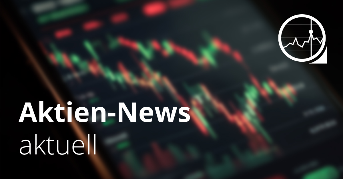 Aktien-News aktuell: Verschwommene Darstellung eines Börsencharts mit roten und grünen Kerzen auf einem Bildschirm, dazu ein Börsensymbol.