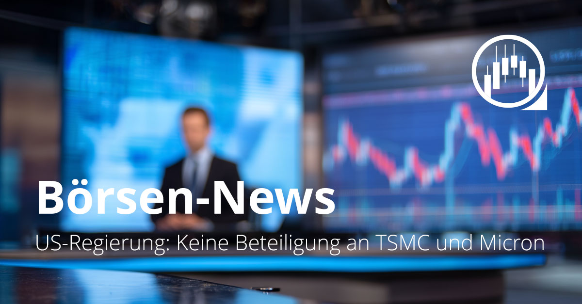 Börsenstudio mit Analyst und Kursgrafik im Hintergrund, Meldung zur US-Regierung und Chipkonzernen TSMC und Micron.