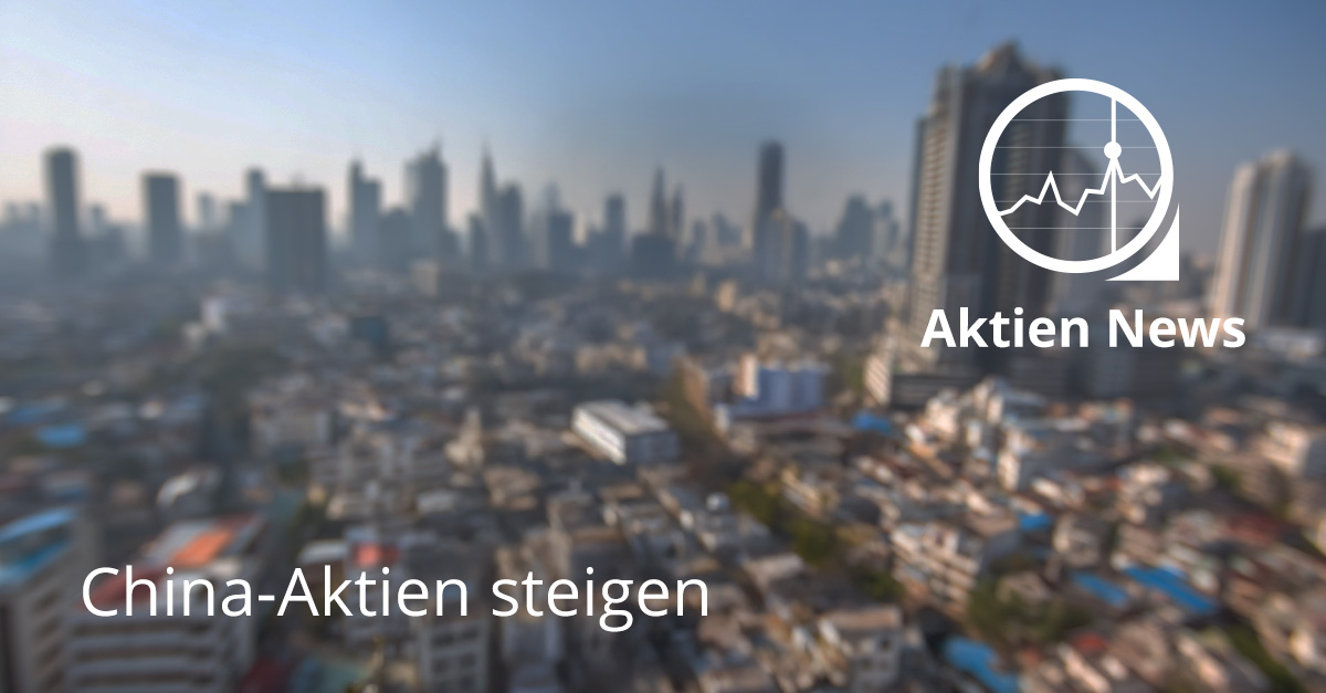 Skyline einer asiatischen Metropole mit Fokus auf steigende China-Aktien. Symbolbild für Börsenerholung und Tencents Kooperation mit PayPay.