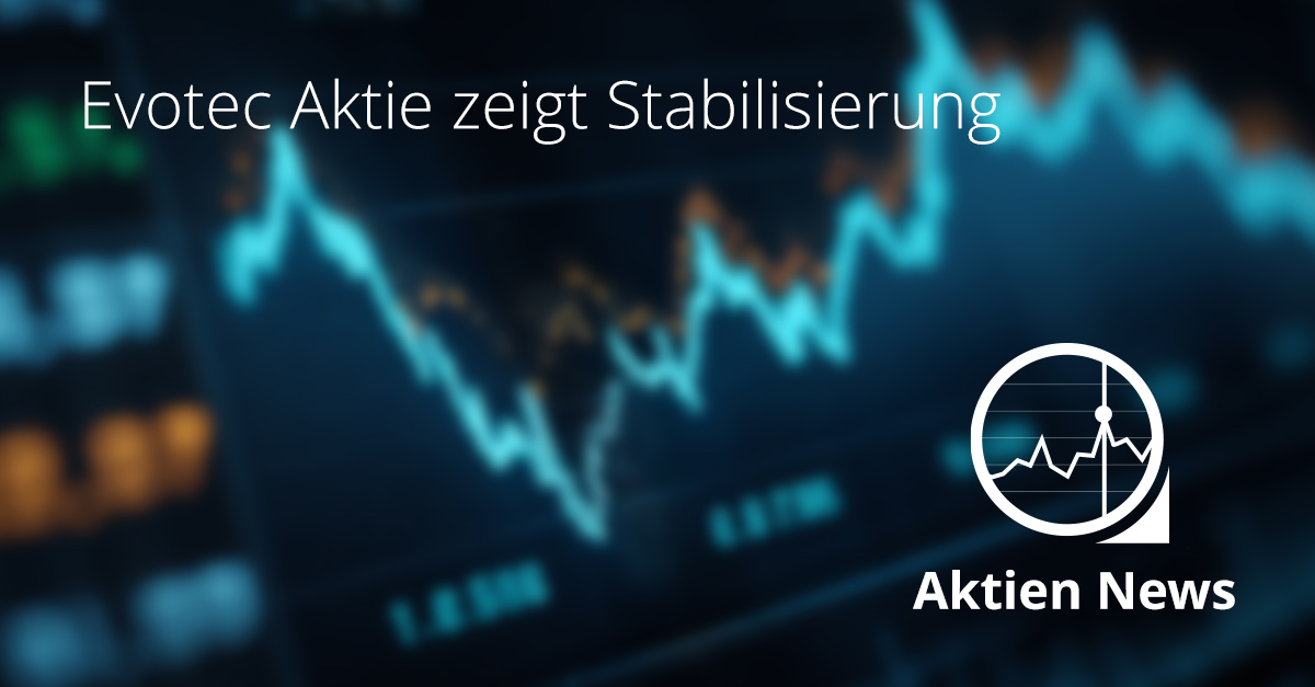 Kursgrafik mit blauem Chart, der die Stabilisierung der Evotec Aktie im Bereich 5,70 Euro darstellt Bildbeschreibung: Ein unscharfer Börsenhintergrund mit blau-orangem Kurschart symbolisiert die jüngste Stabilisierung der Evotec Aktie. Im Vordergrund steht die Schlagzeile „Evotec Aktie zeigt Stabilisierung“ sowie das Logo „Aktien News“.