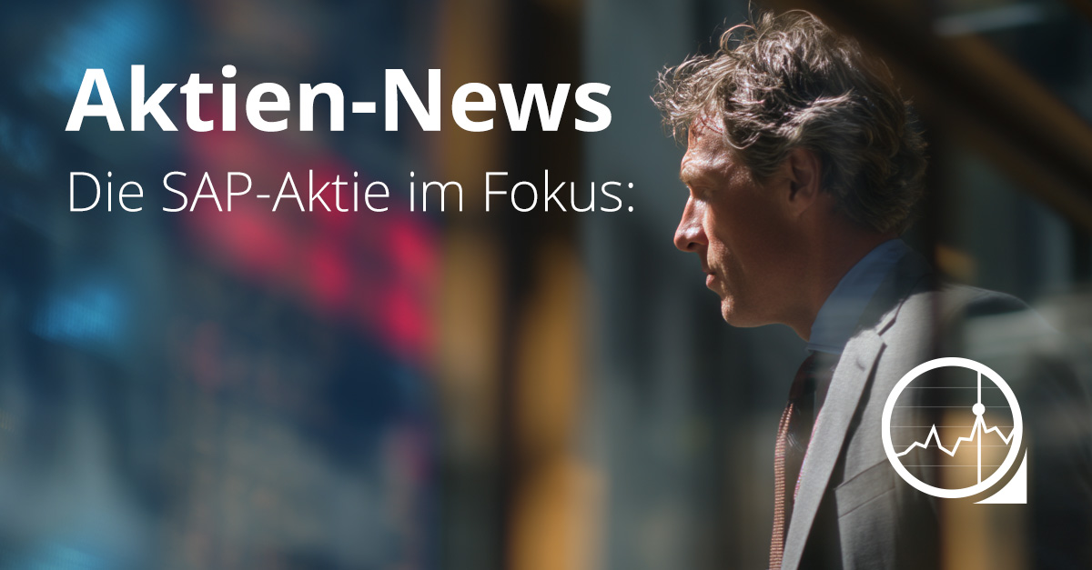 Geschäftsmann vor Börsenhintergrund, Symbolbild für aktuelle Entwicklungen der SAP-Aktie.