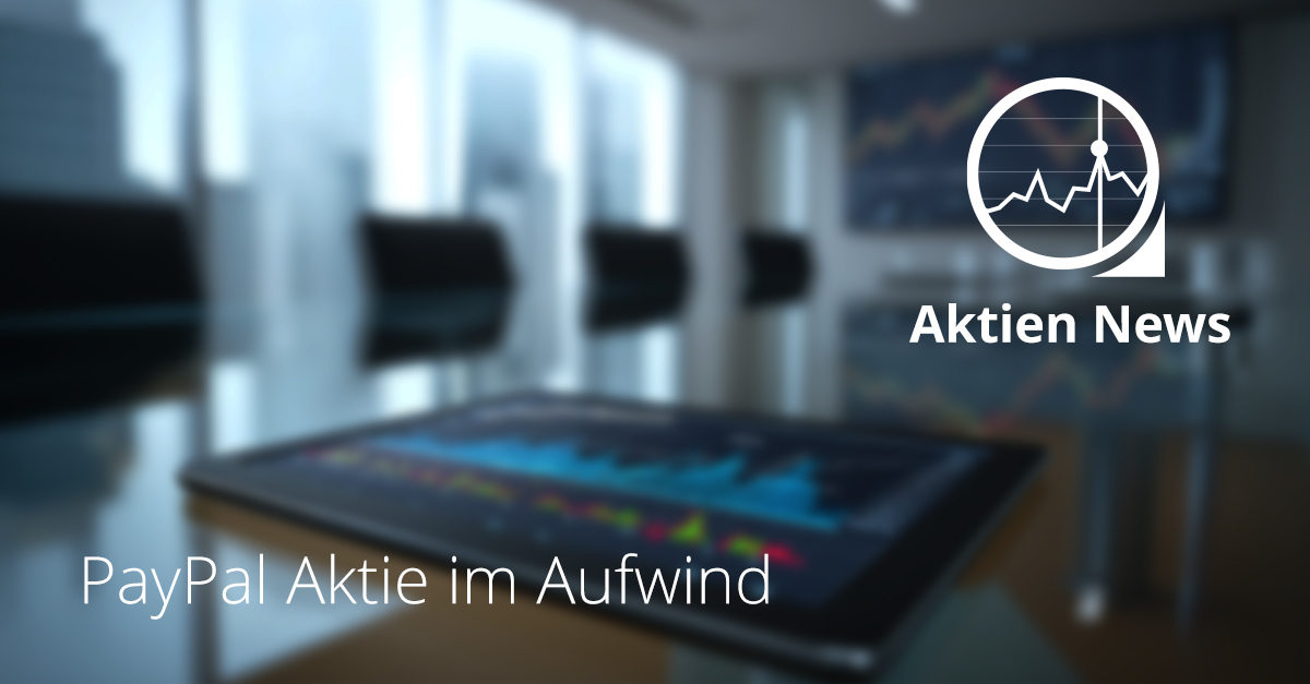 Ein moderner Konferenzraum mit Tablet und Börsencharts im Hintergrund symbolisiert den Kursanstieg der PayPal Aktie nach dem Start des neuen Ads Managers.